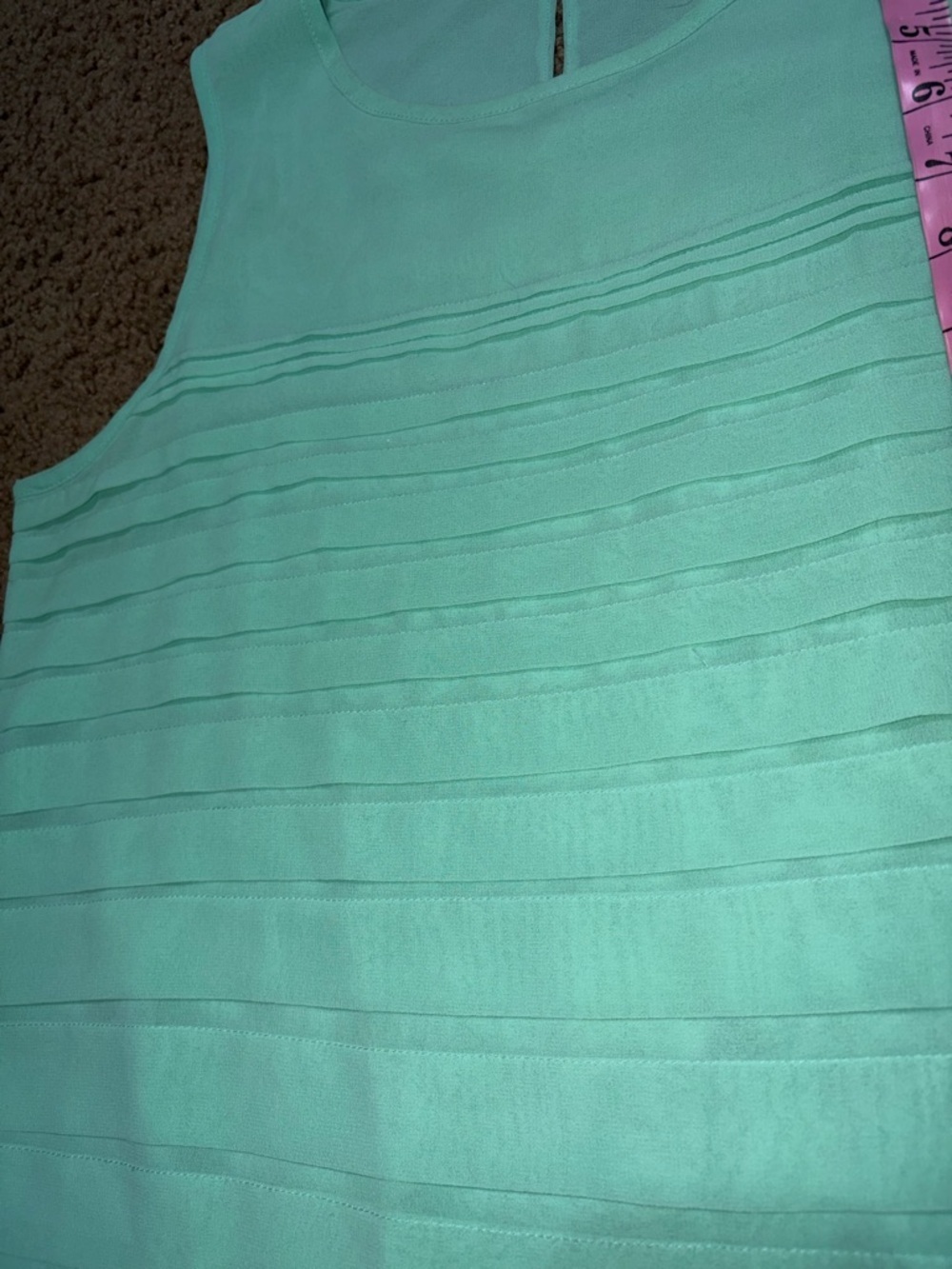 Layered Pintuck Sleeveless blouse - Mint Size Large - Picture 6 of 8